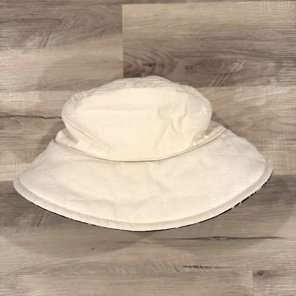 Madewell | Accessories | Madewell Quilted Bucket Hat | Poshmark display picture 1